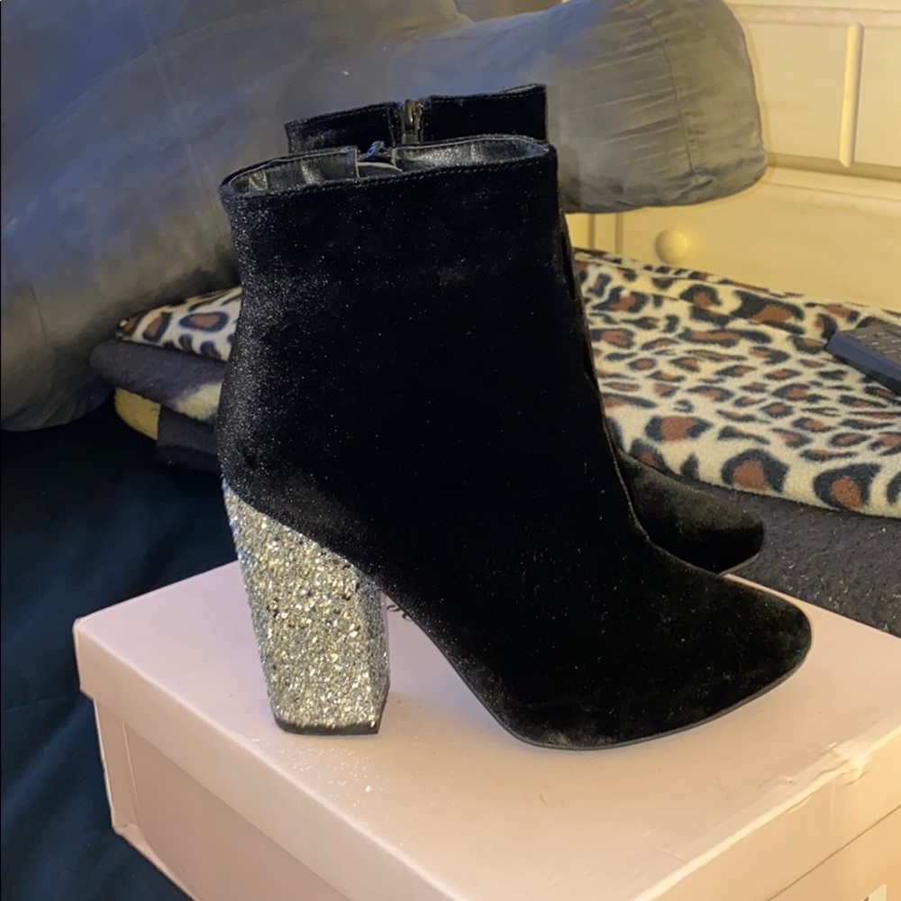 Black sparkly booties